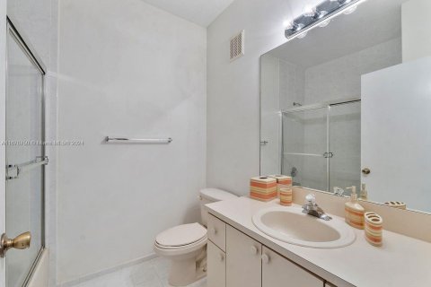 Condominio en venta en Miami Lakes, Florida, 3 dormitorios, 135.54 m2 № 1401469 - foto 17