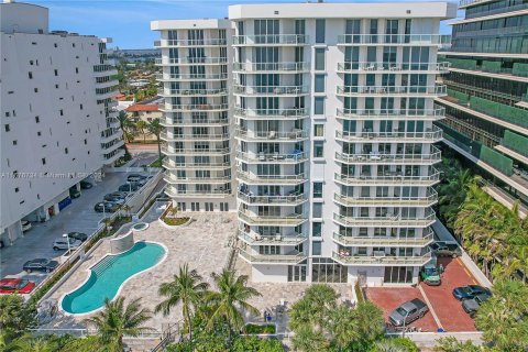 Condominio en venta en Surfside, Florida, 3 dormitorios, 179.3 m2 № 1401467 - foto 18