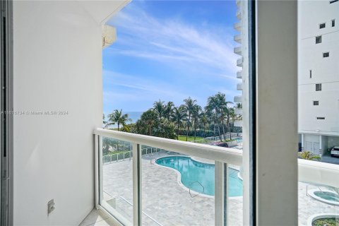 Copropriété à vendre à Surfside, Floride: 3 chambres, 179.3 m2 № 1401467 - photo 10