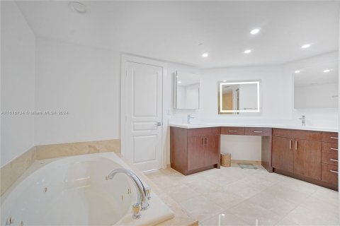 Copropriété à vendre à Surfside, Floride: 3 chambres, 179.3 m2 № 1401467 - photo 8