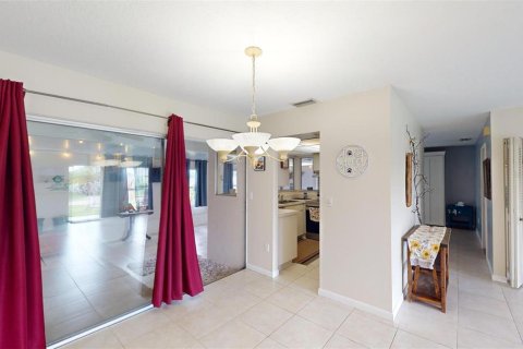 House in Port Charlotte, Florida 2 bedrooms, 114.55 sq.m. № 1327279 - photo 10