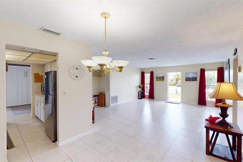 House in Port Charlotte, Florida 2 bedrooms, 114.55 sq.m. № 1327279 - photo 8