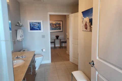Condominio en venta en Hallandale Beach, Florida, 1 dormitorio, 76.27 m2 № 1033200 - foto 19