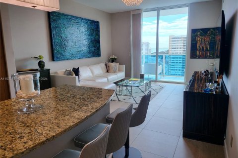 Condominio en venta en Hallandale Beach, Florida, 1 dormitorio, 76.27 m2 № 1033200 - foto 2