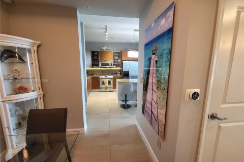 Condominio en venta en Hallandale Beach, Florida, 1 dormitorio, 76.27 m2 № 1033200 - foto 14