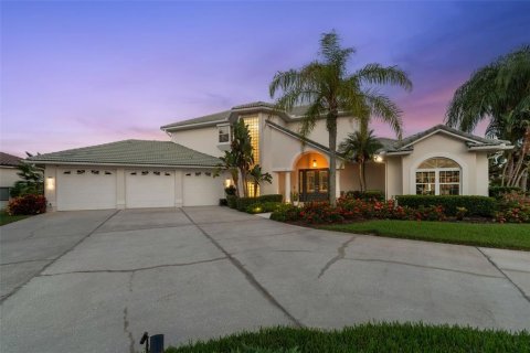 House in Tampa, Florida 4 bedrooms, 372.63 sq.m. № 1341788 - photo 1