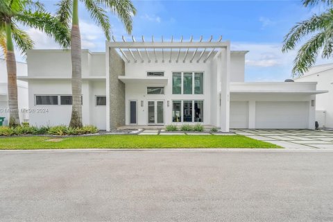 Casa en venta en Doral, Florida, 5 dormitorios, 337.98 m2 № 1073122 - foto 3