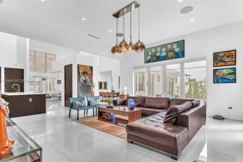 Villa ou maison à vendre à Doral, Floride: 5 chambres, 337.98 m2 № 1073122 - photo 11