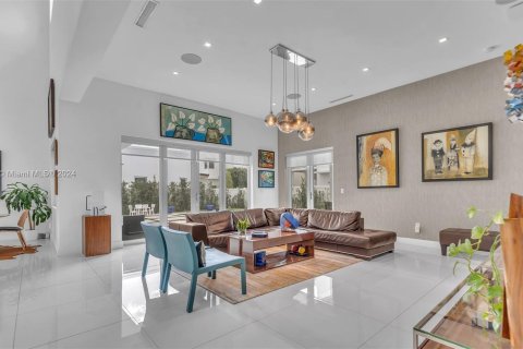 Villa ou maison à vendre à Doral, Floride: 5 chambres, 337.98 m2 № 1073122 - photo 14