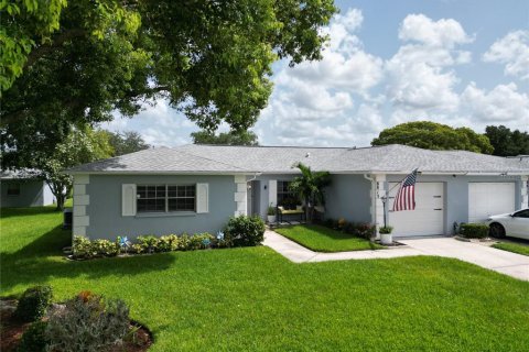 Copropriété à vendre à New Port Richey, Floride: 3 chambres, 123.84 m2 № 1374492 - photo 2