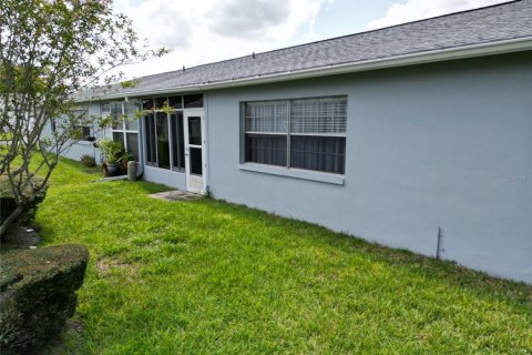 Condo in New Port Richey, Florida, 3 bedrooms  № 1374492 - photo 8