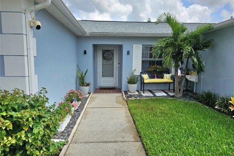 Condo in New Port Richey, Florida, 3 bedrooms  № 1374492 - photo 9