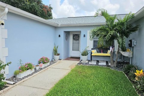 Condo in New Port Richey, Florida, 3 bedrooms  № 1374492 - photo 5