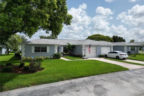 Condo in New Port Richey, Florida, 3 bedrooms  № 1374492 - photo 1