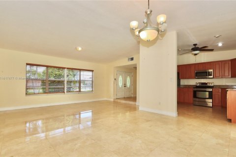 House in Miami, Florida 3 bedrooms, 148.74 sq.m. № 1241684 - photo 7