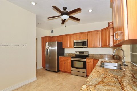 House in Miami, Florida 3 bedrooms, 148.74 sq.m. № 1241684 - photo 18