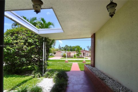 House in Miami, Florida 3 bedrooms, 148.74 sq.m. № 1241684 - photo 3