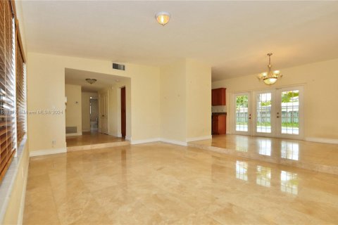 House in Miami, Florida 3 bedrooms, 148.74 sq.m. № 1241684 - photo 8