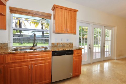 House in Miami, Florida 3 bedrooms, 148.74 sq.m. № 1241684 - photo 17