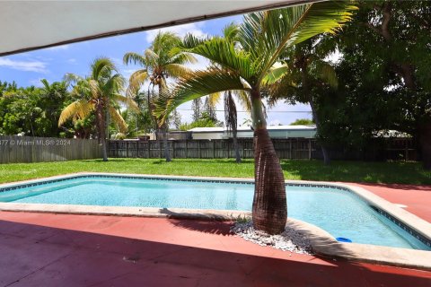 House in Miami, Florida 3 bedrooms, 148.74 sq.m. № 1241684 - photo 4