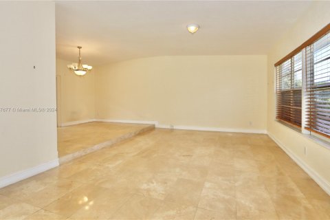 House in Miami, Florida 3 bedrooms, 148.74 sq.m. № 1241684 - photo 11