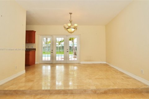 House in Miami, Florida 3 bedrooms, 148.74 sq.m. № 1241684 - photo 12