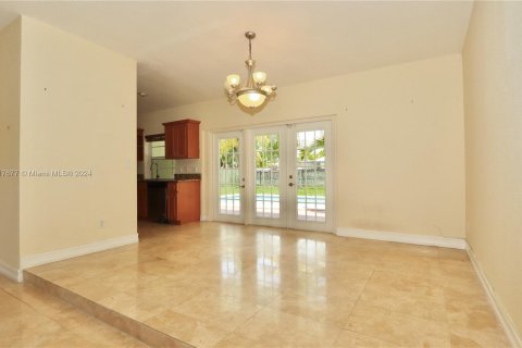 House in Miami, Florida 3 bedrooms, 148.74 sq.m. № 1241684 - photo 14