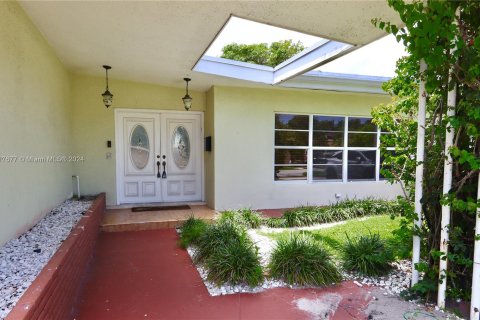 House in Miami, Florida 3 bedrooms, 148.74 sq.m. № 1241684 - photo 2