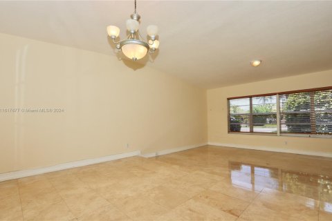 House in Miami, Florida 3 bedrooms, 148.74 sq.m. № 1241684 - photo 13