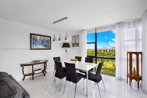 Condominio en venta en Aventura, Florida, 2 dormitorios, 121.98 m2 № 1241731 - foto 10