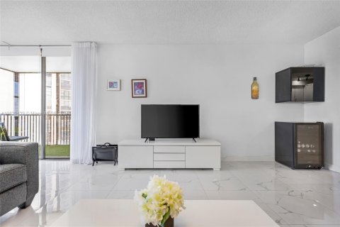 Condo in Aventura, Florida, 2 bedrooms  № 1241731 - photo 8