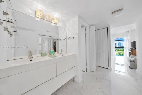 Copropriété à vendre à Aventura, Floride: 2 chambres, 121.98 m2 № 1241731 - photo 17