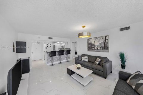 Copropriété à vendre à Aventura, Floride: 2 chambres, 121.98 m2 № 1241731 - photo 1