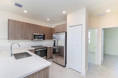 Condominio en venta en Doral, Florida, 3 dormitorios, 102.38 m2 № 1040229 - foto 2