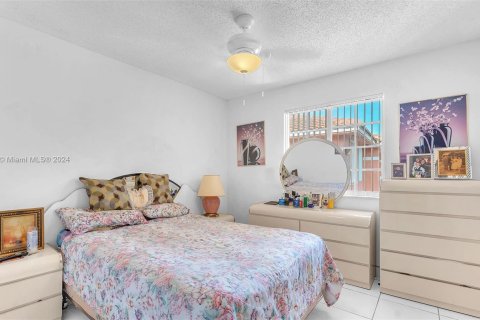 Condo in Hialeah, Florida, 2 bedrooms  № 1309507 - photo 8