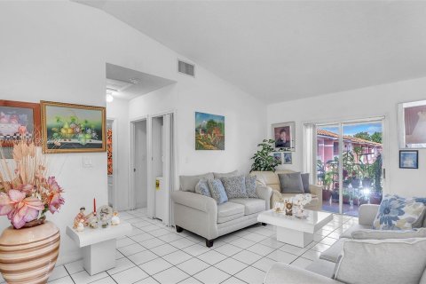 Condo in Hialeah, Florida, 2 bedrooms  № 1309507 - photo 7