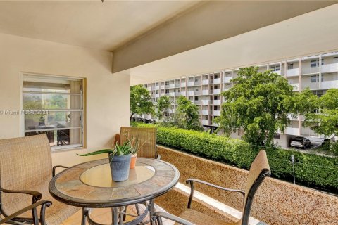 Condo in Fort Lauderdale, Florida, 2 bedrooms  № 1294017 - photo 10