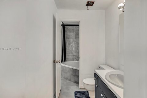 Condo in Fort Lauderdale, Florida, 2 bedrooms  № 1294017 - photo 3