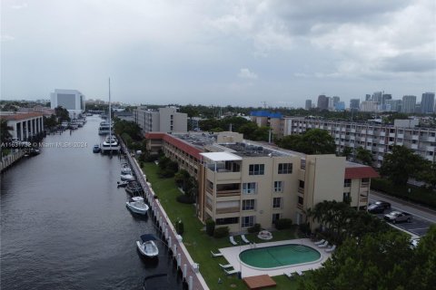 Condo in Fort Lauderdale, Florida, 2 bedrooms  № 1294017 - photo 17