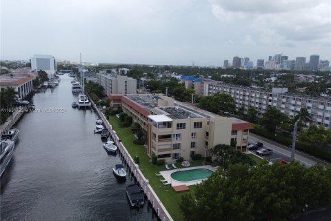 Condo in Fort Lauderdale, Florida, 2 bedrooms  № 1294017 - photo 20