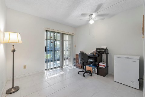 Copropriété à vendre à Tamarac, Floride: 2 chambres, 78.13 m2 № 1070451 - photo 11