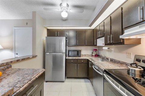 Copropriété à vendre à Tamarac, Floride: 2 chambres, 78.13 m2 № 1070451 - photo 13