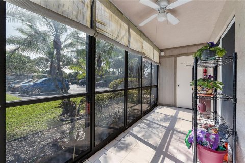 Copropriété à vendre à Tamarac, Floride: 2 chambres, 78.13 m2 № 1070451 - photo 10