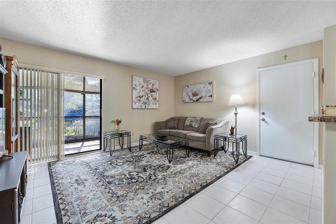 Copropriété à vendre à Tamarac, Floride: 2 chambres, 78.13 m2 № 1070451 - photo 17