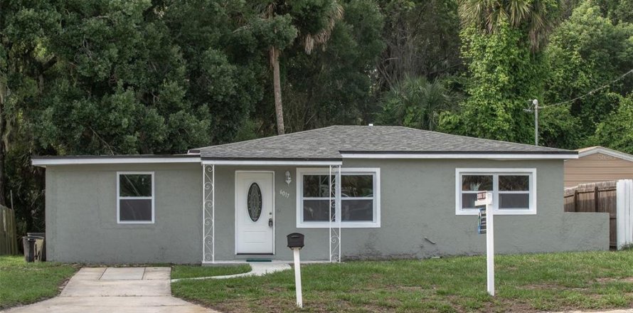 House in New Port Richey, Florida 3 bedrooms, 115.2 sq.m. № 1303742