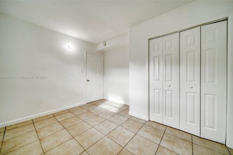 Immobilier commercial à vendre à Miami, Floride: 122.63 m2 № 1050797 - photo 8