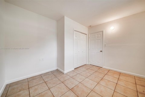 Immobilier commercial à vendre à Miami, Floride: 122.63 m2 № 1050797 - photo 9