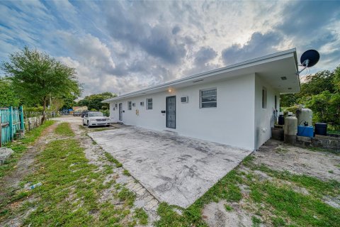 Immobilier commercial à vendre à Miami, Floride: 122.63 m2 № 1050797 - photo 13