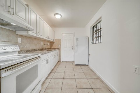 Immobilier commercial à vendre à Miami, Floride: 122.63 m2 № 1050797 - photo 2