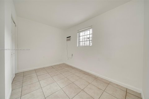 Immobilier commercial à vendre à Miami, Floride: 122.63 m2 № 1050797 - photo 7